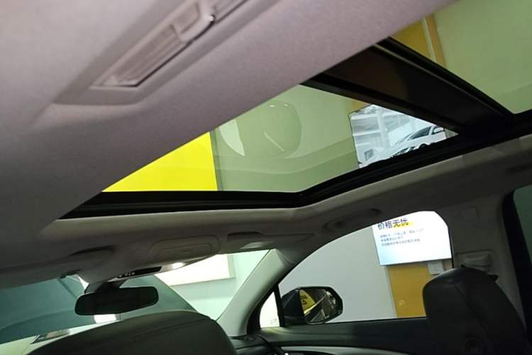 Used Buick Enclave 2020 28T Two-Wheel Drive Luxury Version Headliner