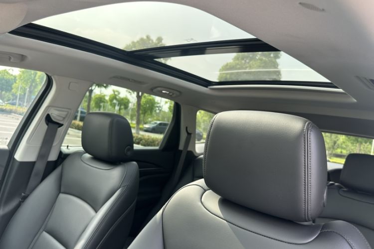 Used Buick Enclave 2020 28T Two-Wheel Drive Luxury Version Headliner