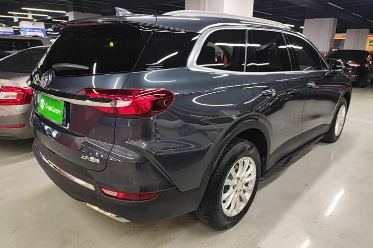 Used Buick Enclave 2020 28T Two-Wheel Drive Luxury Version Rear Right 45 Deg
