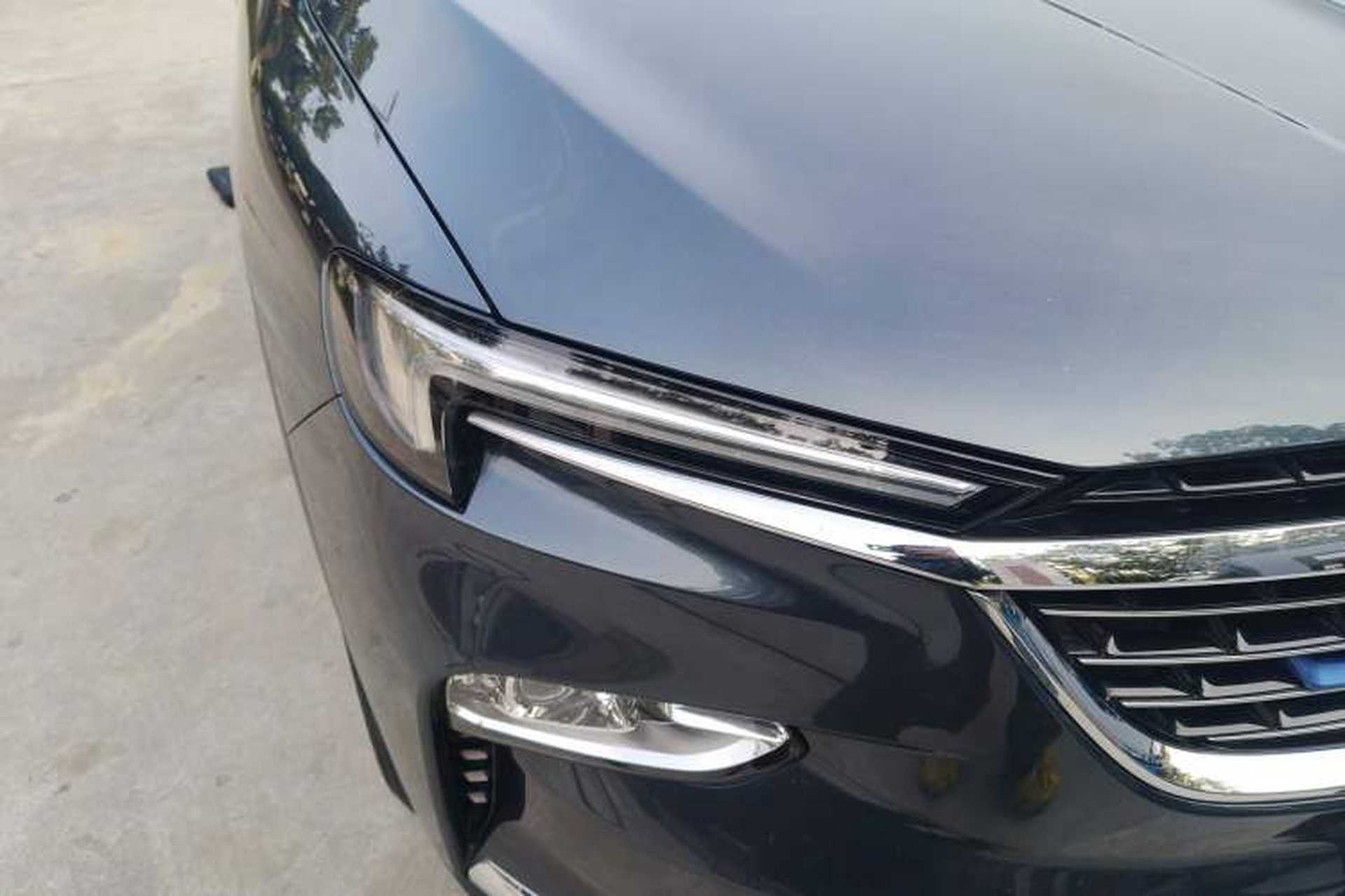 Used Buick Enclave 2020 28T Two-Wheel Drive Zhanqi Version Right Front Headlight
