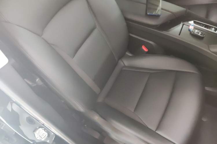 Used Buick Enclave 2020 28T Two-Wheel Drive Luxury Version Right Front Seat