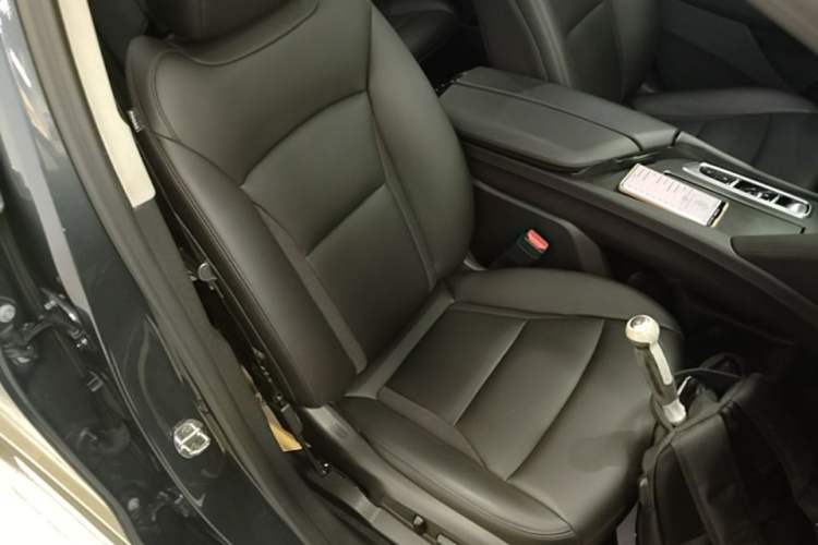Used Buick Enclave 2020 28T Two-Wheel Drive Luxury Version Right Front Seat