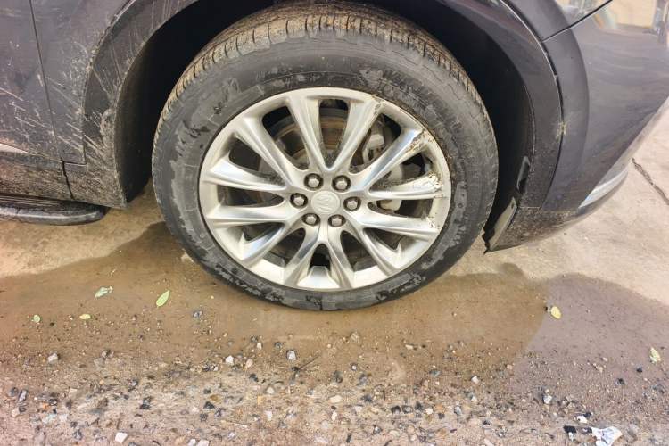 Used Buick Enclave 2020 28T Two-Wheel Drive Prestige Version Right Front Wheel Hub