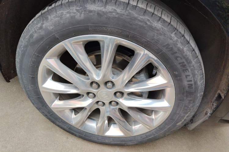 Used Buick Enclave 2020 28T Four-Wheel Drive Luxury Flagship Edition Right Front Wheel Hub