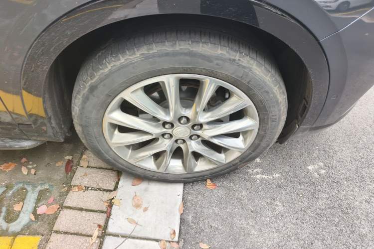 Used Buick Enclave 2020 28T Four-Wheel Drive Luxury Flagship Edition Right Front Wheel Hub