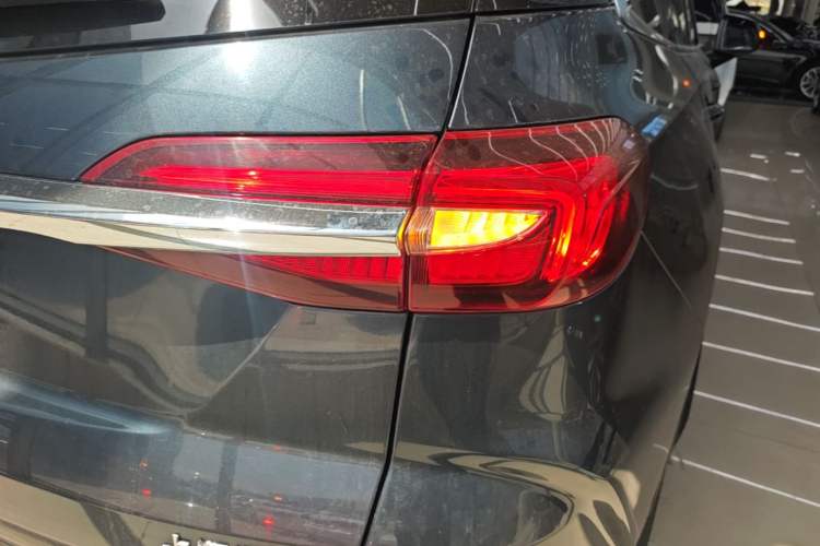 Used Buick Enclave 2020 28T Four-Wheel Drive Prestige Version Right Rear Taillight