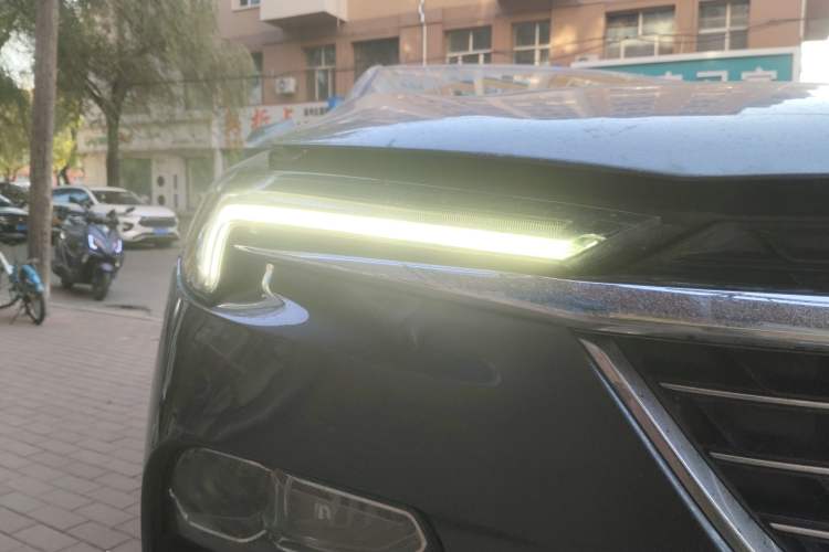 Used Buick Enclave 2020 28T Four-Wheel Drive Luxury Flagship Edition Right Front Headlight