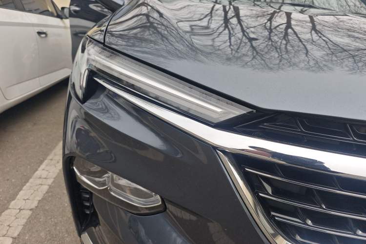 Used Buick Enclave 2020 28T Four-Wheel Drive Luxury Flagship Edition Right Front Headlight