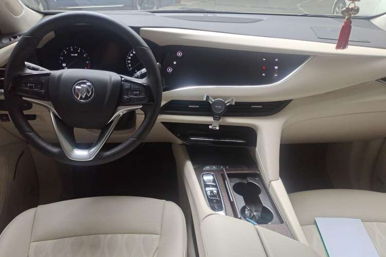 Used Buick Enclave 2020 28T All-Wheel Drive Avenir Center Console