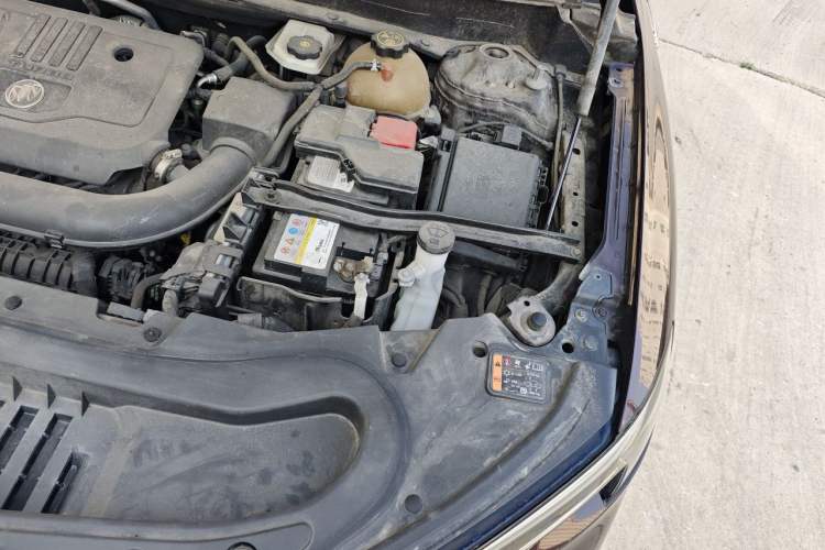 Used Buick Enclave 2020 28T All-Wheel Drive Avenir Engine Bay Left