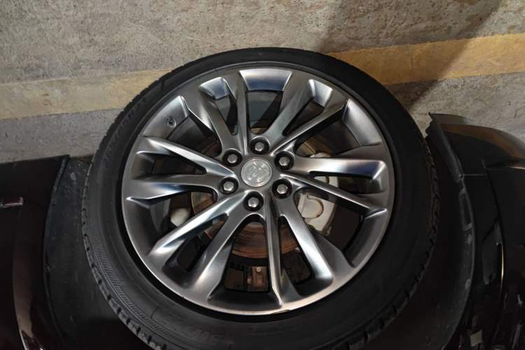 Used Buick Enclave 2020 28T All-Wheel Drive Avenir Exterior 4