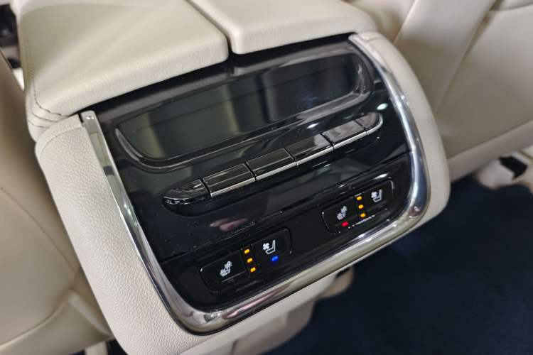 Used Buick Enclave 2020 28T All-Wheel Drive Avenir Interior 12
