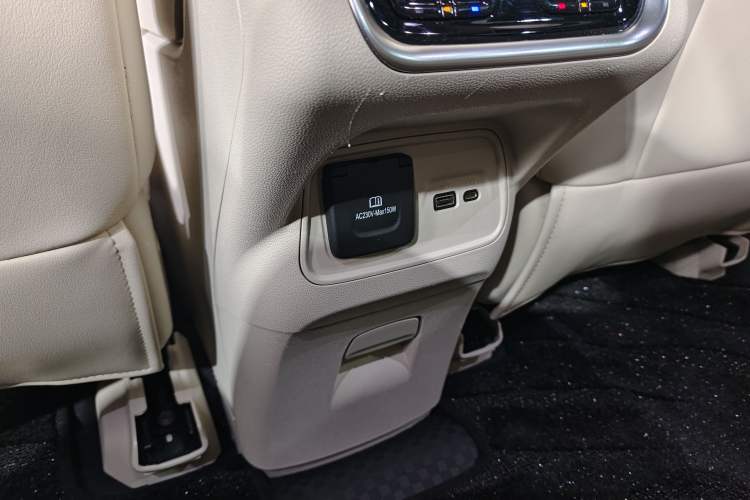 Used Buick Enclave 2020 28T All-Wheel Drive Avenir Interior 12