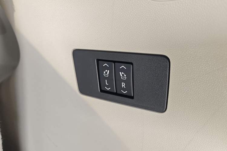 Used Buick Enclave 2020 28T All-Wheel Drive Avenir Interior 14