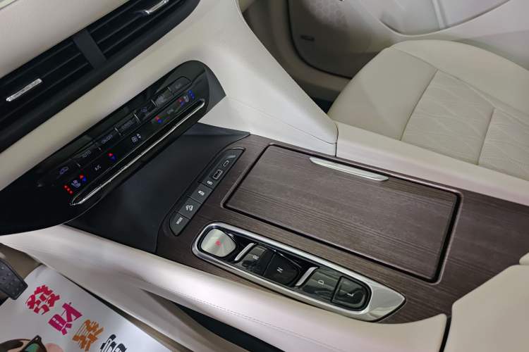 Used Buick Enclave 2020 28T All-Wheel Drive Avenir Interior 9