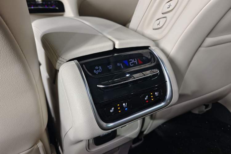 Used Buick Enclave 2020 28T All-Wheel Drive Avenir Interior 9