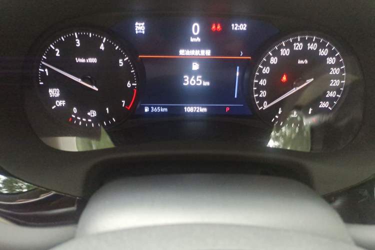 Used Buick Enclave 2020 28T All-Wheel Drive Avenir Odometer Close Up