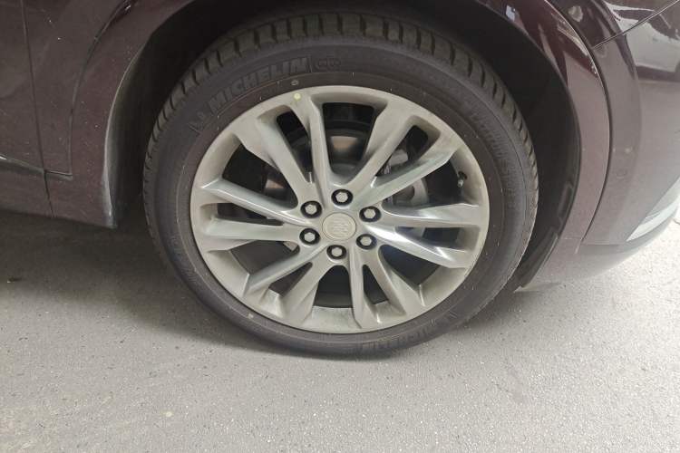 Used Buick Enclave 2020 28T All-Wheel Drive Avenir Right Front Wheel Hub