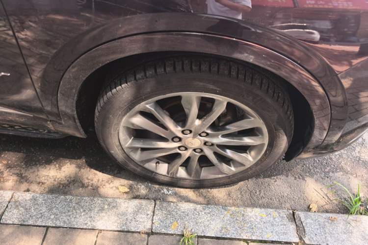 Used Buick Enclave 2020 28T All-Wheel Drive Avenir Right Front Wheel Hub