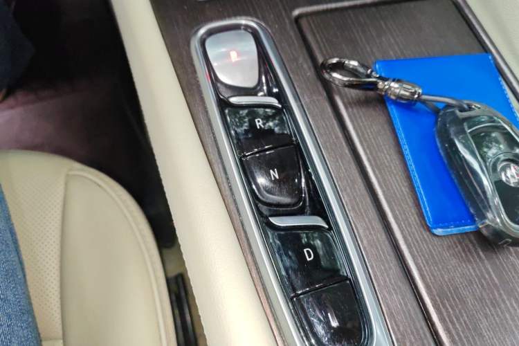 Used Buick Enclave 2020 28T All-Wheel Drive Avenir Gear Lever
