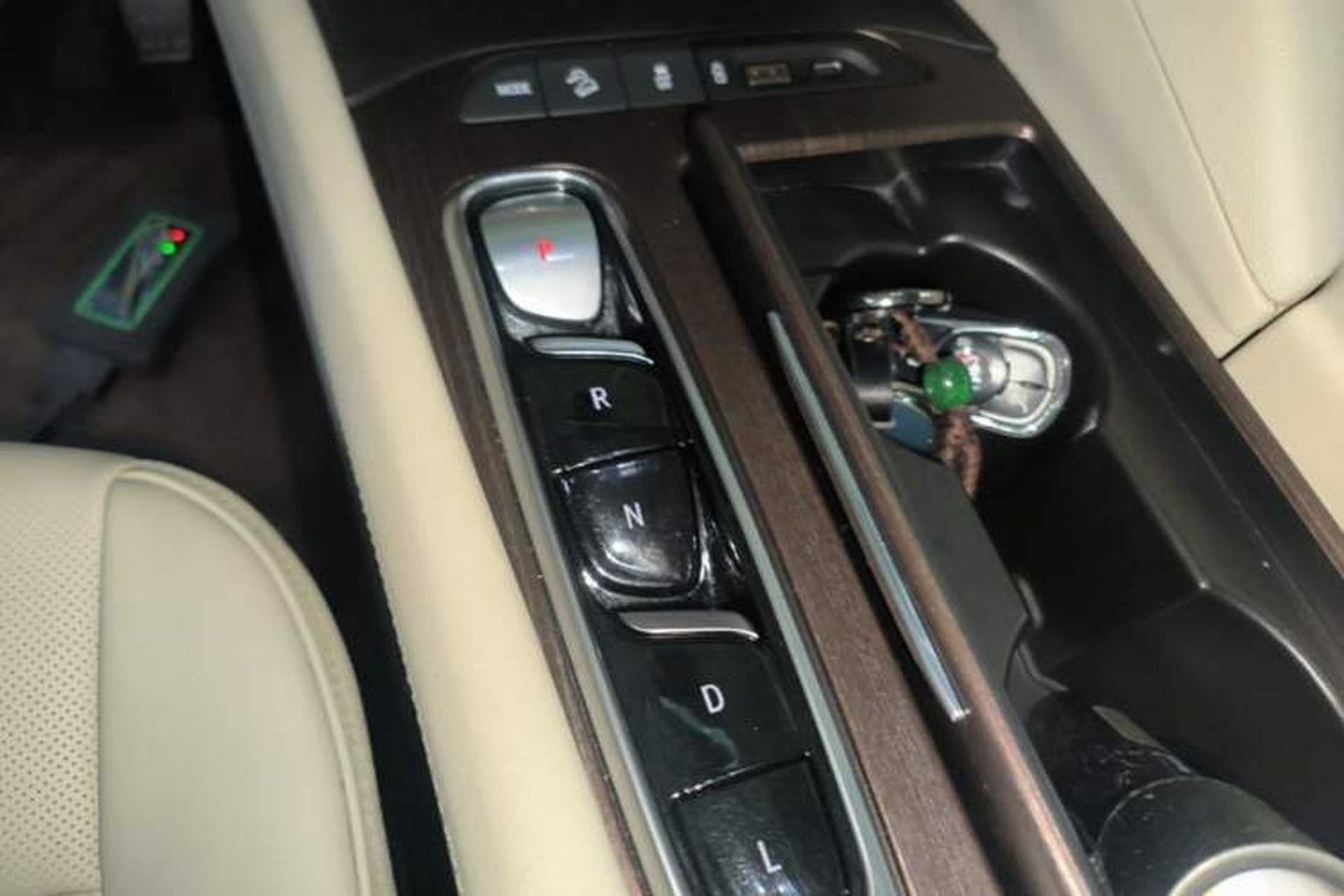 Used Buick Enclave 2020 28T All-Wheel Drive Avenir Gear Lever
