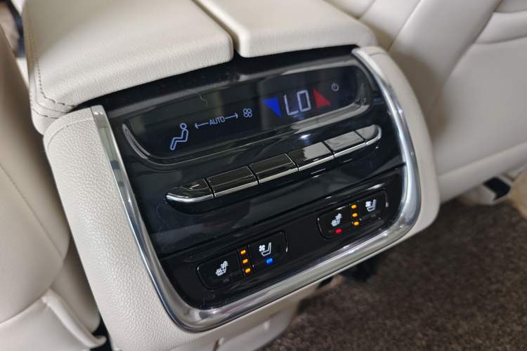 Used Buick Enclave 2020 28T All-Wheel Drive Avenir Interior 10