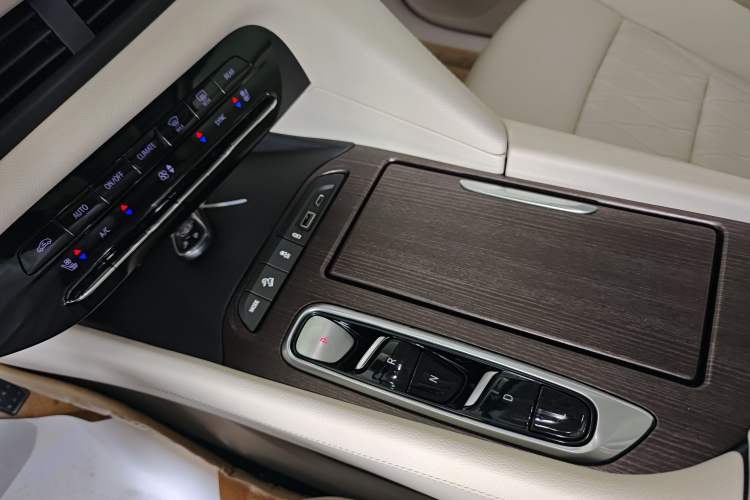 Used Buick Enclave 2020 28T All-Wheel Drive Avenir Interior 10