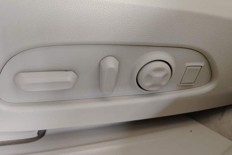 Used Buick Enclave 2020 28T All-Wheel Drive Avenir Interior 11
