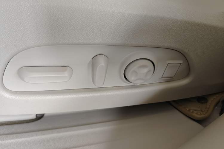 Used Buick Enclave 2020 28T All-Wheel Drive Avenir Interior 11