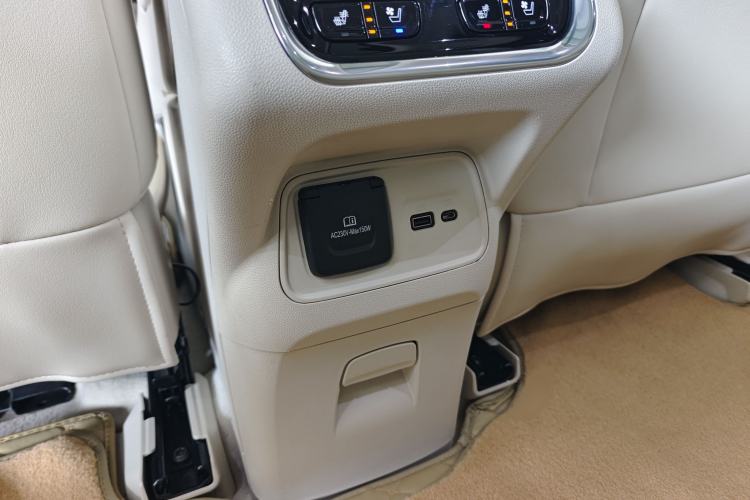 Used Buick Enclave 2020 28T All-Wheel Drive Avenir Interior 12