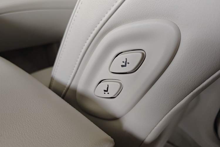 Used Buick Enclave 2020 28T All-Wheel Drive Avenir Interior 13