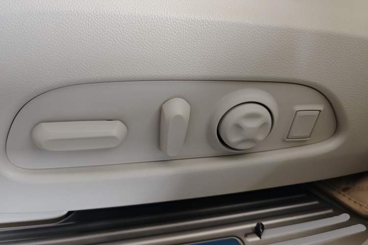 Used Buick Enclave 2020 28T All-Wheel Drive Avenir Interior 13
