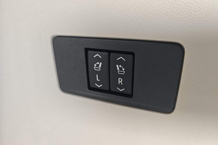 Used Buick Enclave 2020 28T All-Wheel Drive Avenir Interior 15