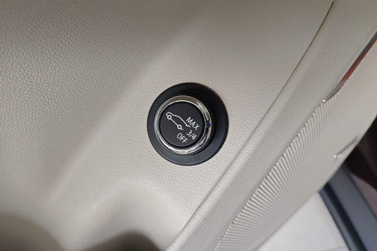 Used Buick Enclave 2020 28T All-Wheel Drive Avenir Interior 2