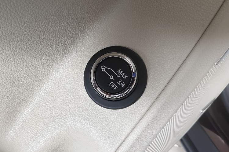 Used Buick Enclave 2020 28T All-Wheel Drive Avenir Interior 3