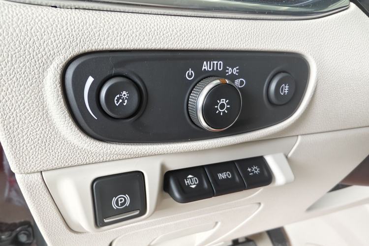 Used Buick Enclave 2020 28T All-Wheel Drive Avenir Interior 6