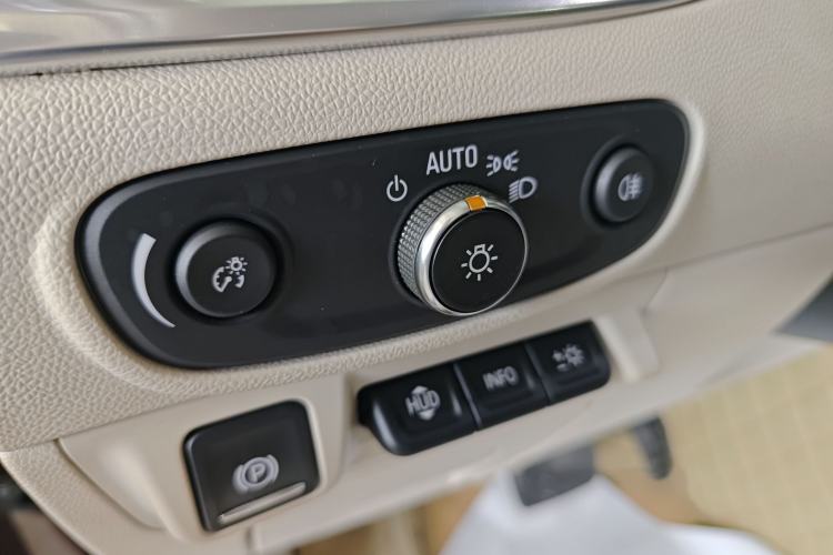 Used Buick Enclave 2020 28T All-Wheel Drive Avenir Interior 6