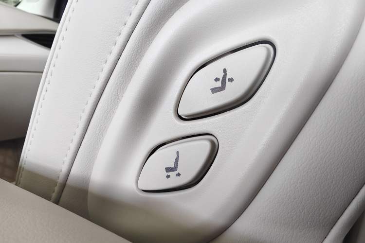 Used Buick Enclave 2020 28T All-Wheel Drive Avenir Interior 9