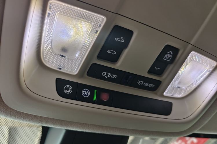 Used Buick Enclave 2020 28T All-Wheel Drive Avenir Interior 9