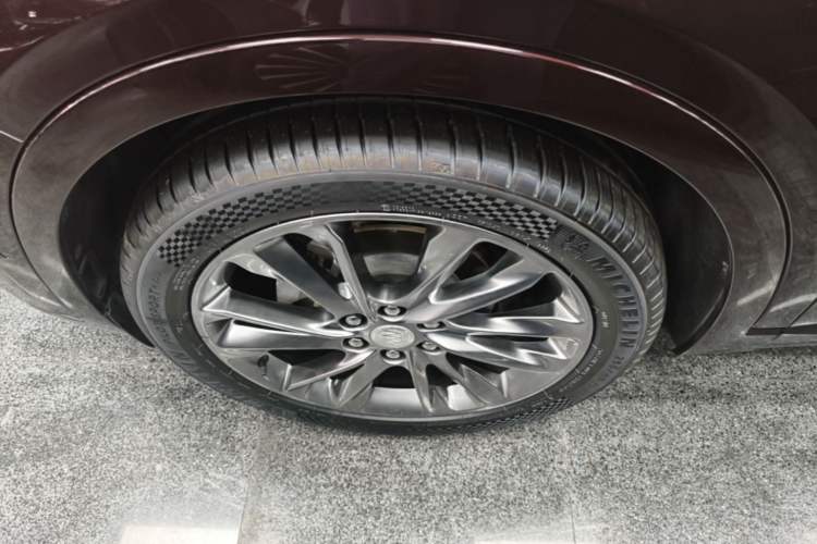 Used Buick Enclave 2020 28T All-Wheel Drive Avenir Left Front Wheel Hub
