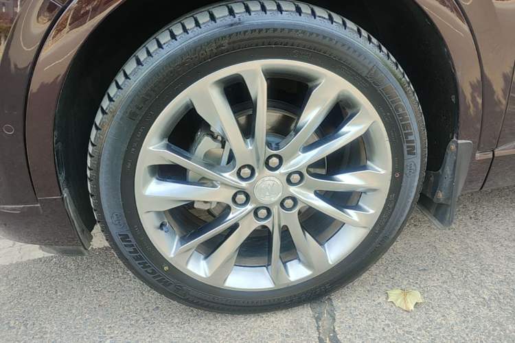 Used Buick Enclave 2020 28T All-Wheel Drive Avenir Left Front Wheel Hub