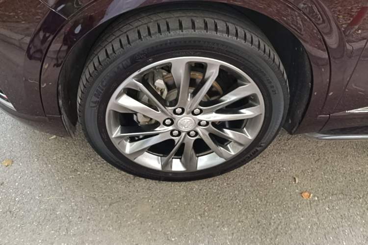 Used Buick Enclave 2020 28T All-Wheel Drive Avenir Left Front Wheel Hub