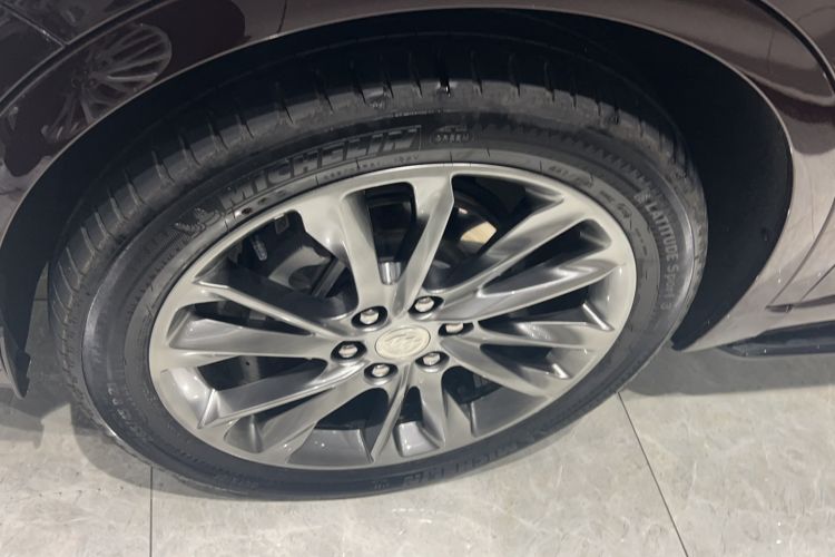 Used Buick Enclave 2020 28T All-Wheel Drive Avenir Left Front Wheel Hub