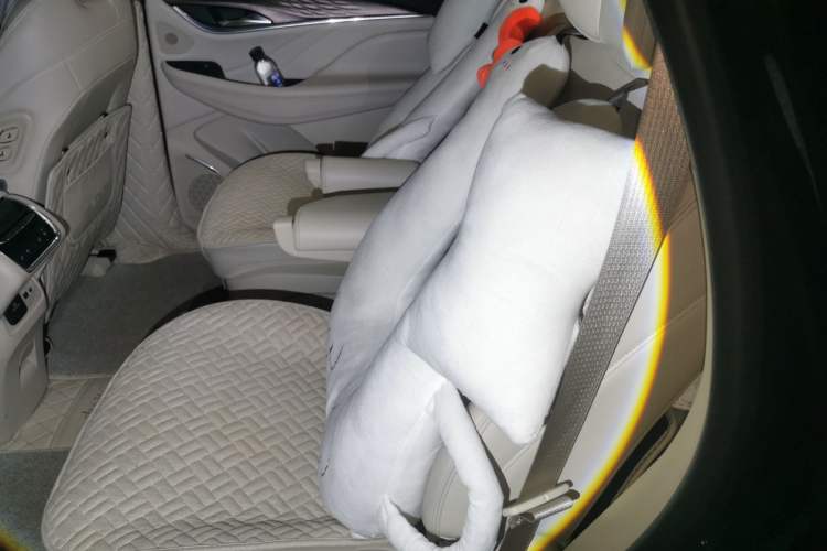 Used Buick Enclave 2020 28T All-Wheel Drive Avenir Left Rear Seat