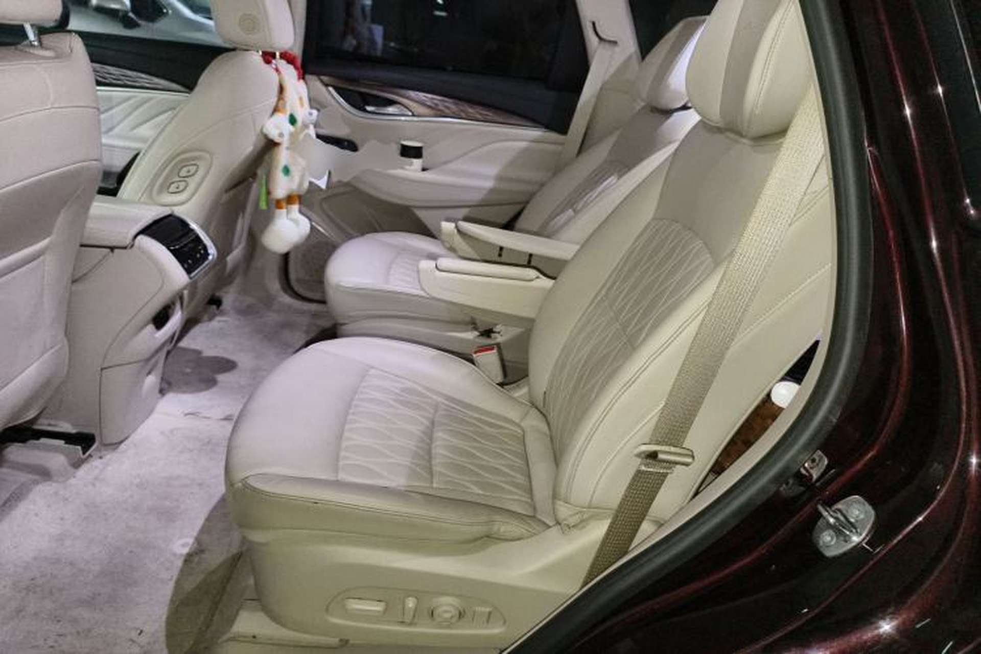Used Buick Enclave 2020 28T All-Wheel Drive Avenir Left Rear Seat