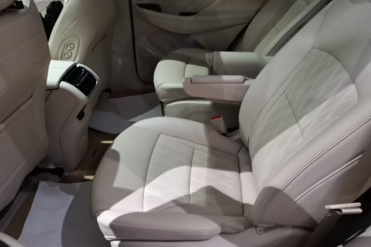 Used Buick Enclave 2020 28T All-Wheel Drive Avenir Left Rear Seat