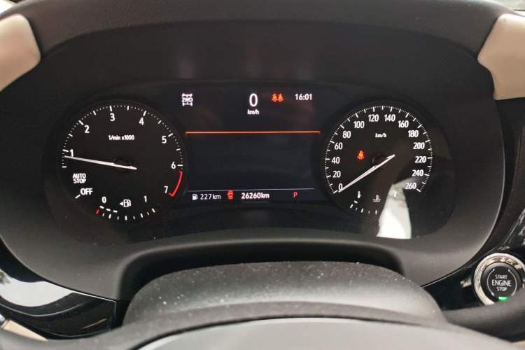 Used Buick Enclave 2020 28T All-Wheel Drive Avenir Odometer Close Up
