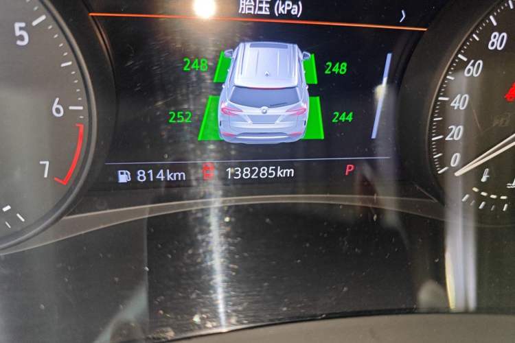 Used Buick Enclave 2020 28T All-Wheel Drive Avenir Odometer Close Up