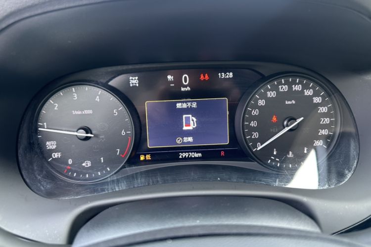 Used Buick Enclave 2020 28T All-Wheel Drive Avenir Odometer Close Up