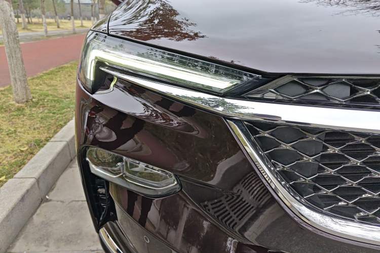 Used Buick Enclave 2020 28T All-Wheel Drive Avenir Right Front Headlight